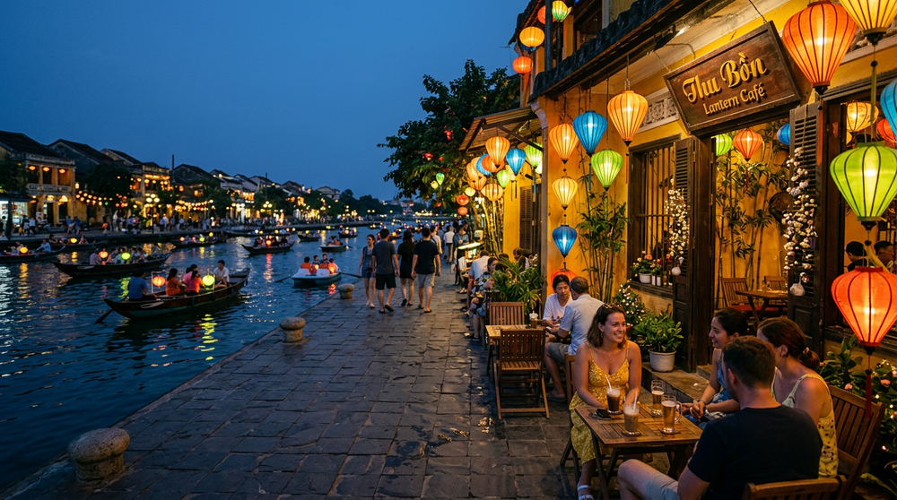 Best River View Cafes & Best Things to Do in Hoi An at Night