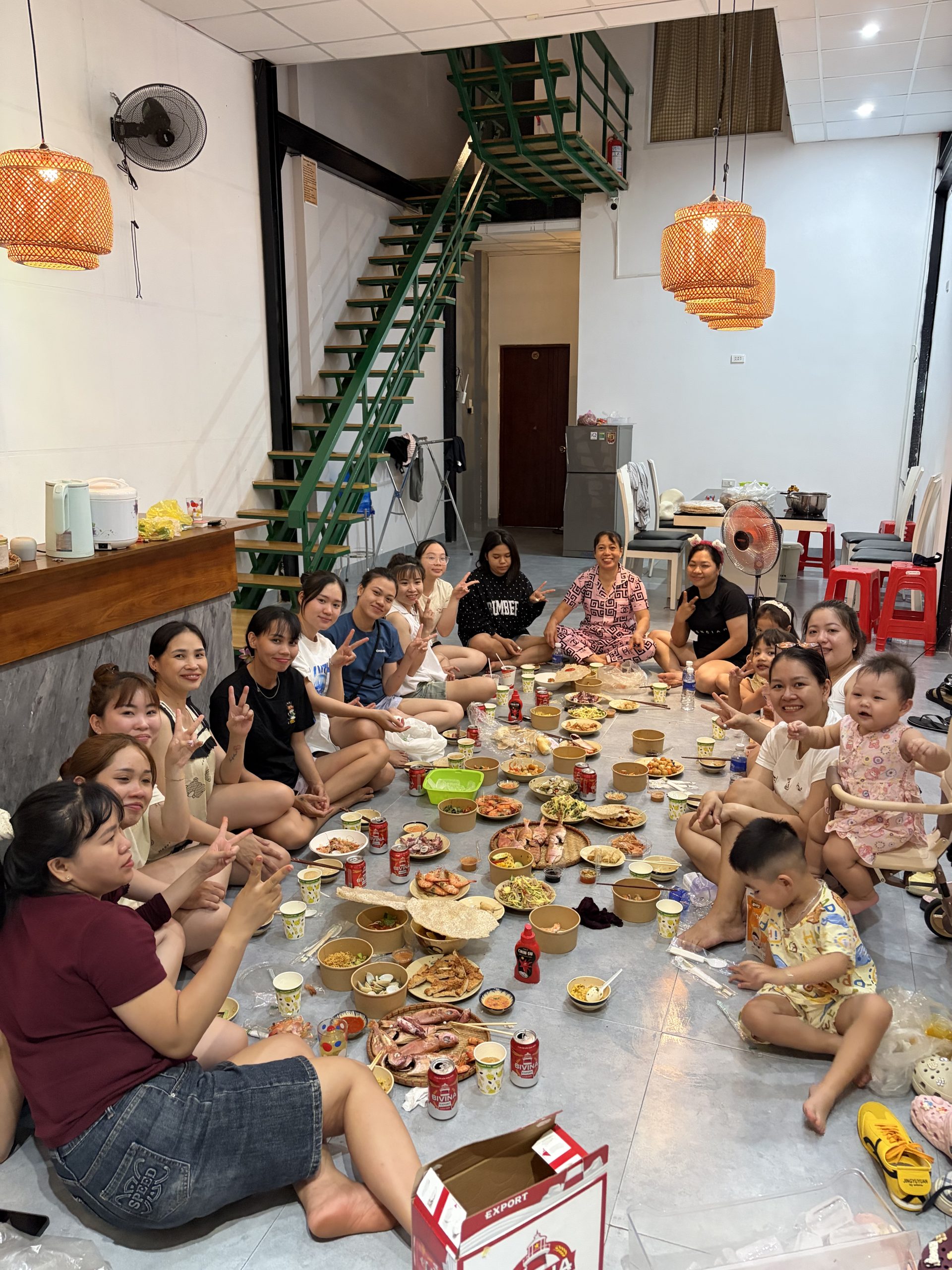 Team Art Spa Hoi An khám phá Quy Nhơn 2026 – Hành trình gắn kết đáng nhớ 16 Đội ngũ Art Spa Hoi An cùng gia đình quây quần bên bữa ăn tự nấu tại Quy Nhơn