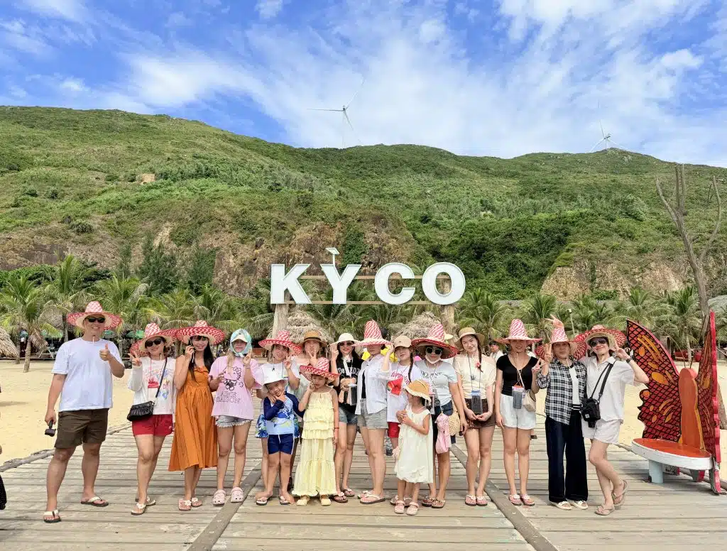 Team Art Spa Hoi An khám phá Quy Nhơn 2026 tại bãi biển Kỳ Co