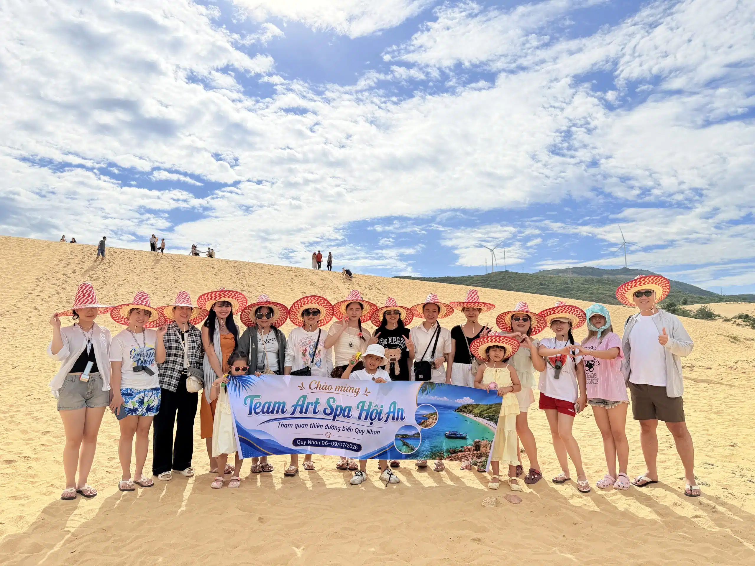 Team Art Spa Hoi An khám phá Quy Nhơn 2026 – Hành trình gắn kết đáng nhớ 14 Team Art Spa Hoi An khám phá Quy Nhơn 2026 tại đồi cát Phương Mai