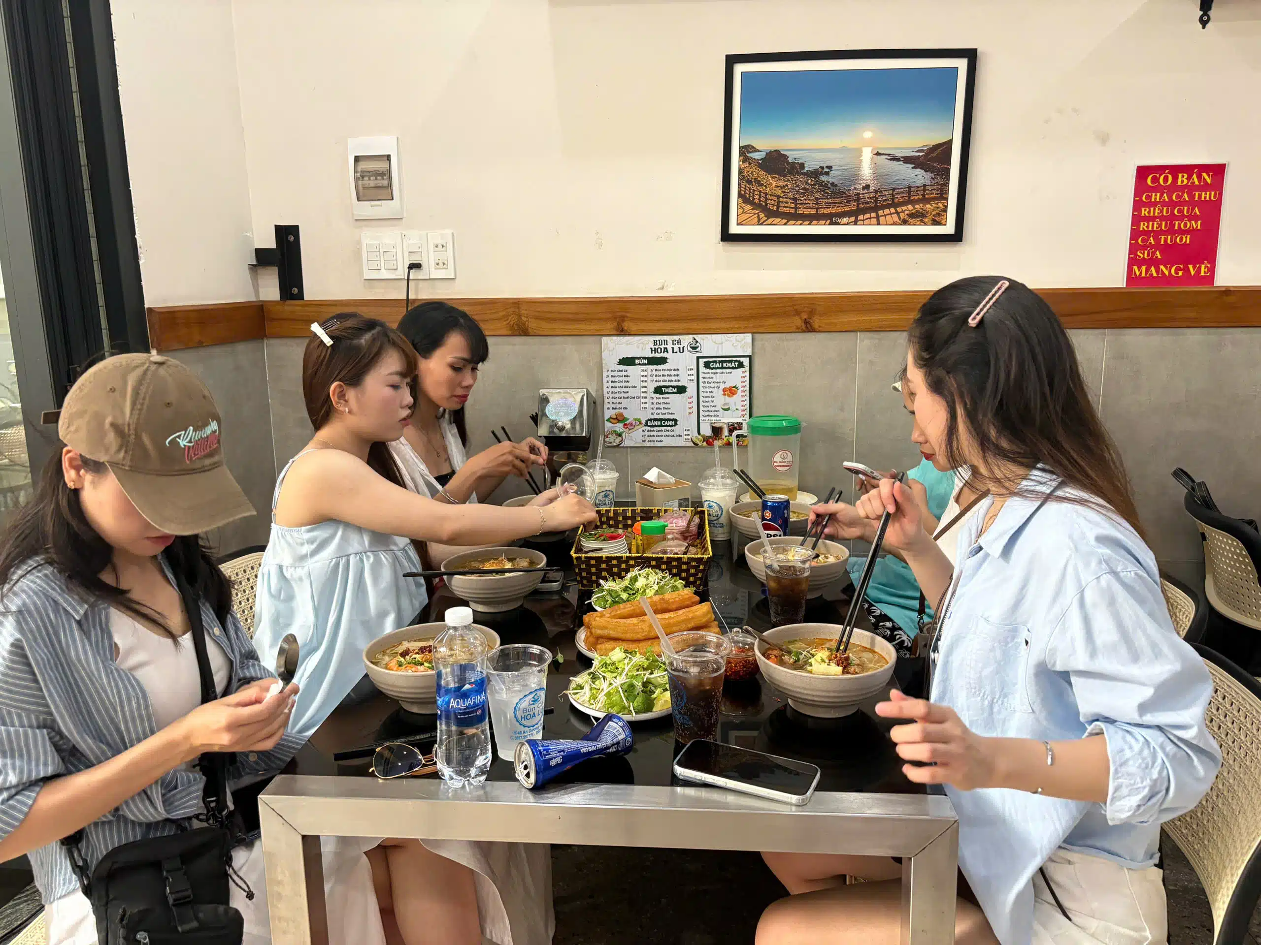 Team Art Spa Hoi An khám phá Quy Nhơn 2026 – Hành trình gắn kết đáng nhớ 2 Team Art Spa Hoi An khám phá Quy Nhơn 2026 và thưởng thức bún hải sản